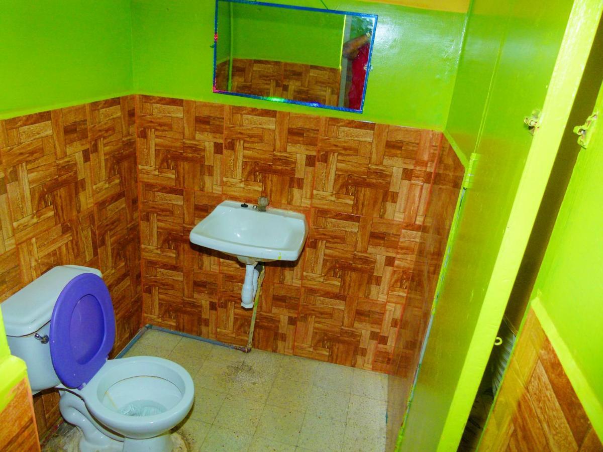 A&T Amazon Backpacker'S Bed & Breakfast Iquitos Exterior photo